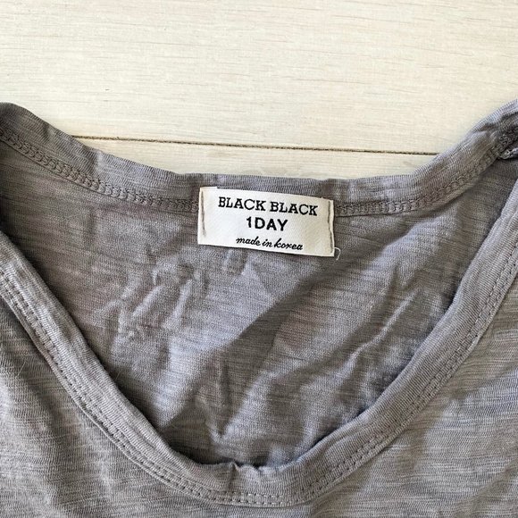 Free size v neck t shirt from Korea loose fit - Picture 2 of 3